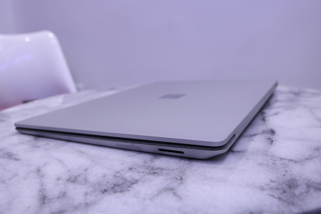 Surface Laptop 2 ( i5/8GB/256GB ) 4